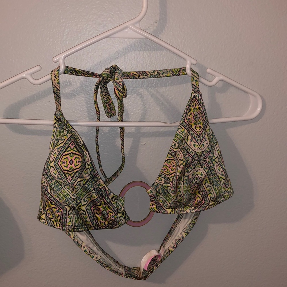 Victoria’s Secret bikini rib ring linked